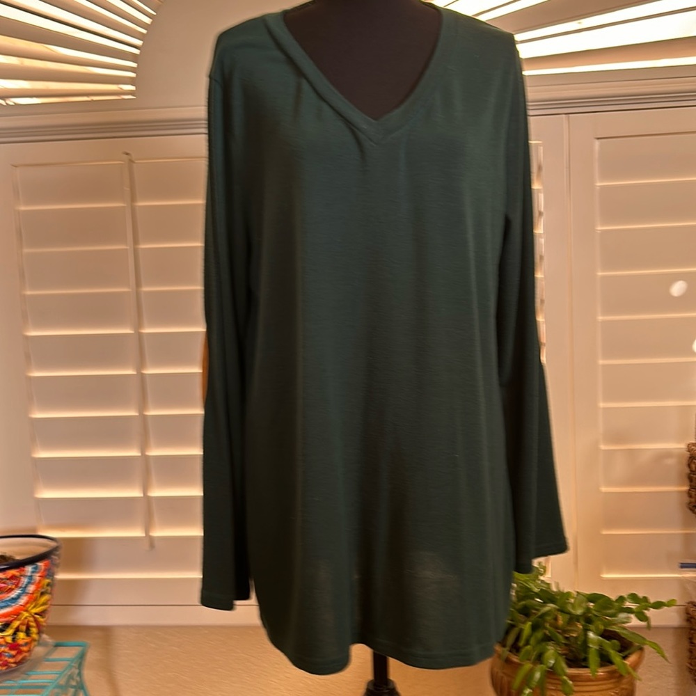 Forest green V- neck tunic. Light pullover sweater Size XXL